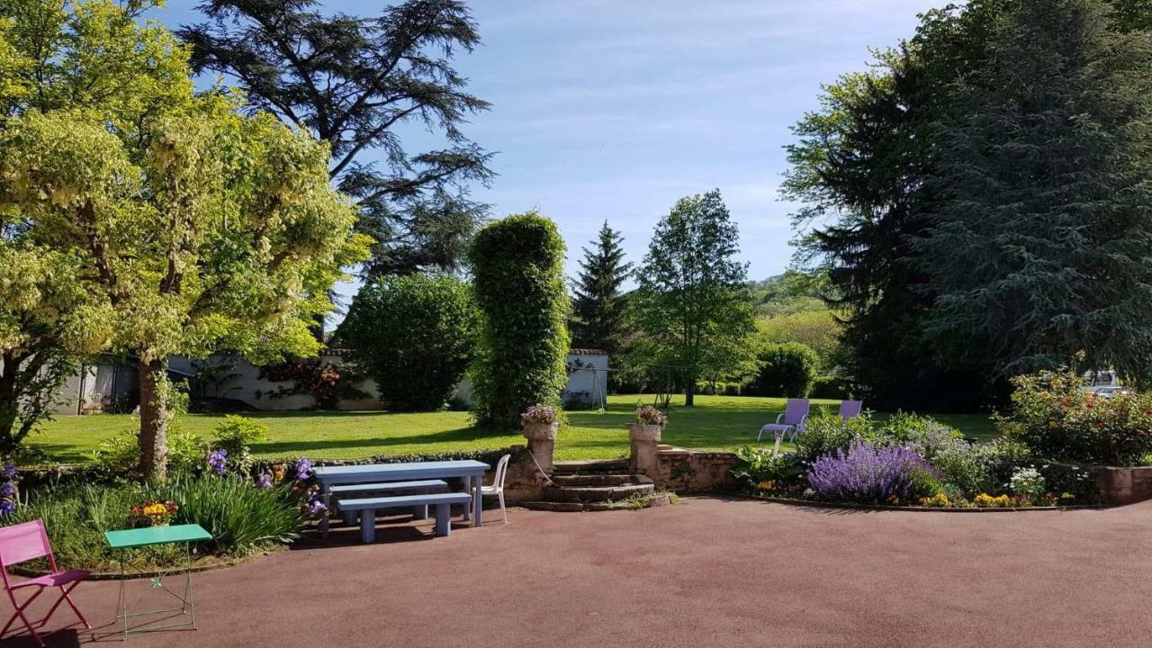 Bed and Breakfast Le Relais Des Dames Neuville-sur-Saône Exterior foto